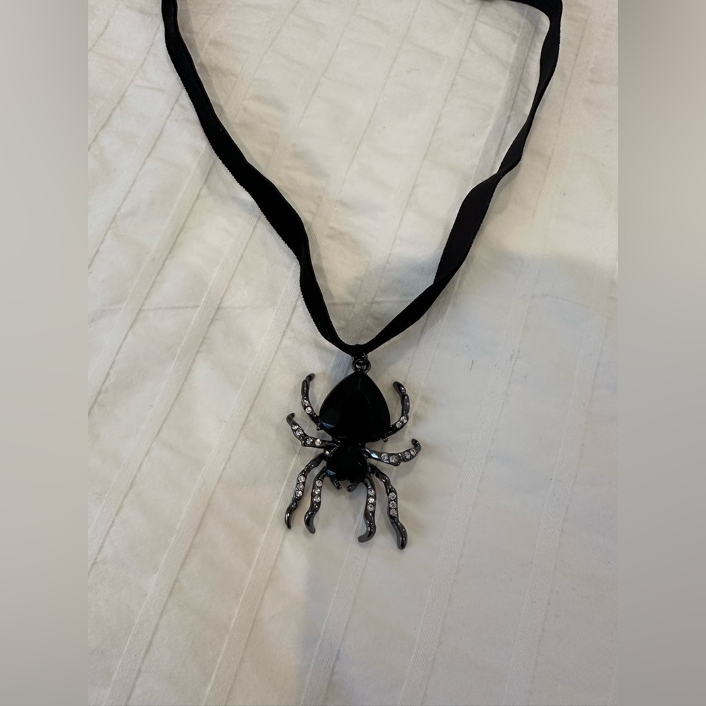 Spider necklace choker